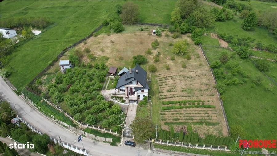 Casă cu 4 camere în Luncani