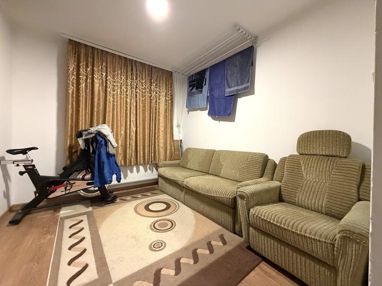 Apartament cu 3 camere semidecomandat, mobilat în Soarelui