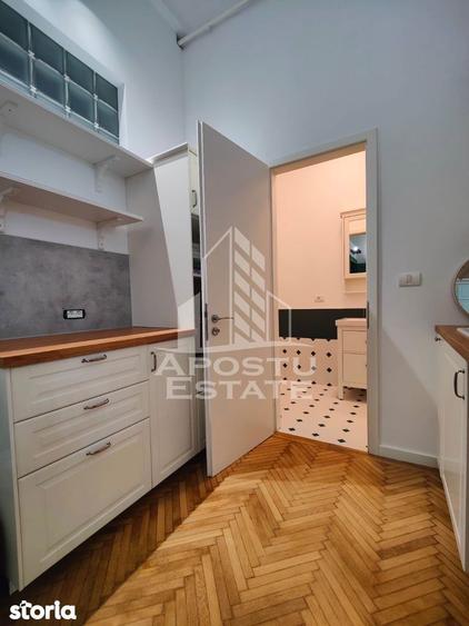 Apartament cu 3 camere, mobilat în Central