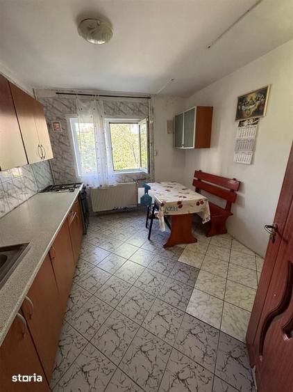 Apartament cu 3 camere decomandat în Berceni