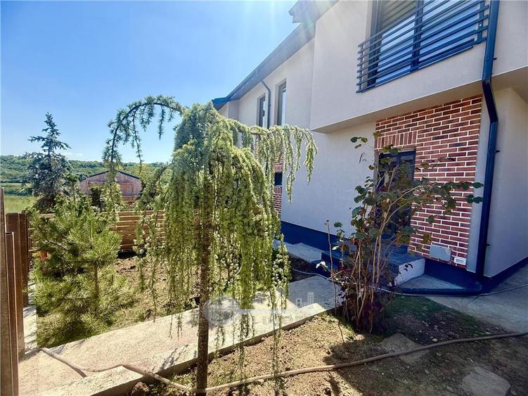 Duplex cu 4 camere cu Canalizare în Valea Adâncă