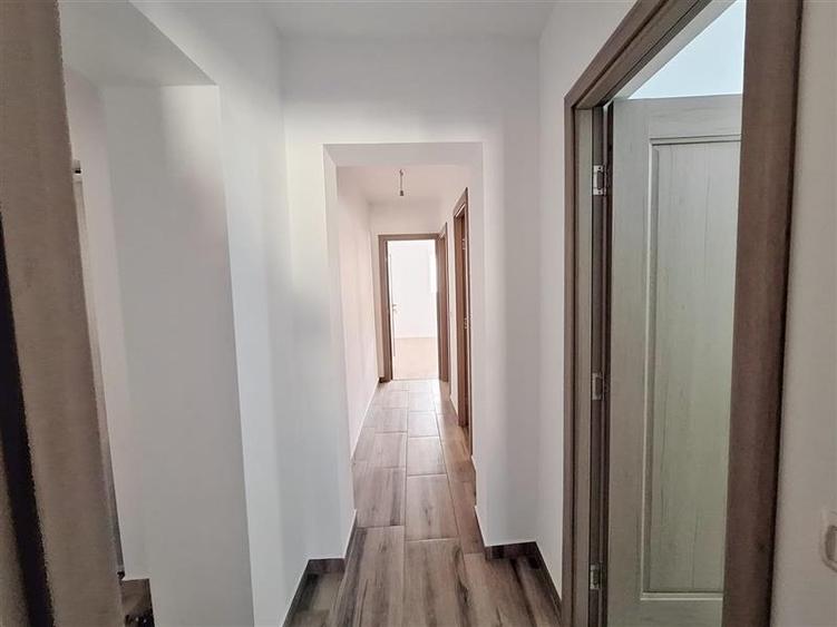 Apartament cu 3 camere decomandat în Mioriței