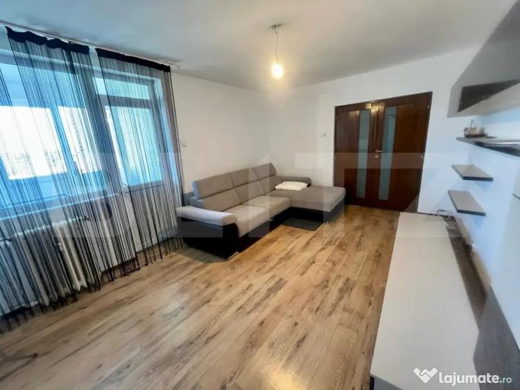 Apartament cu 3 camere semidecomandat în Rogerius