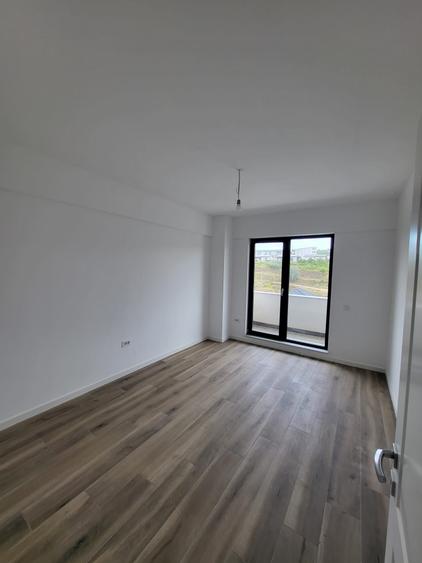 Apartament cu 3 camere decomandat în Vișani