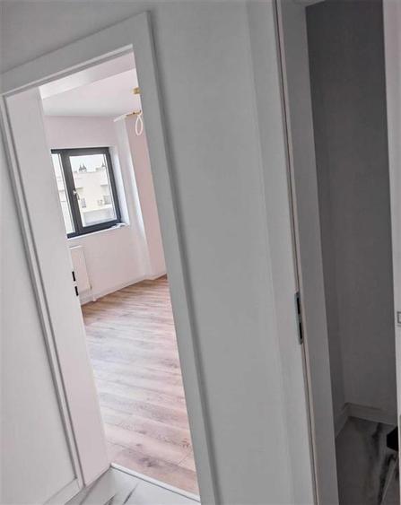 Apartament cu 3 camere semidecomandat în Splai Bahlui