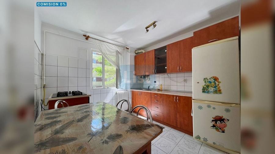 Apartament cu 3 camere semidecomandat în Micro III