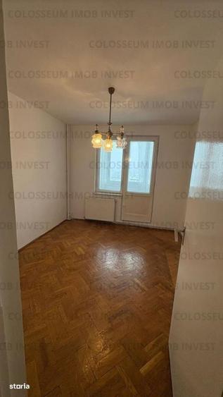 Apartament cu 3 camere decomandat în Calea București