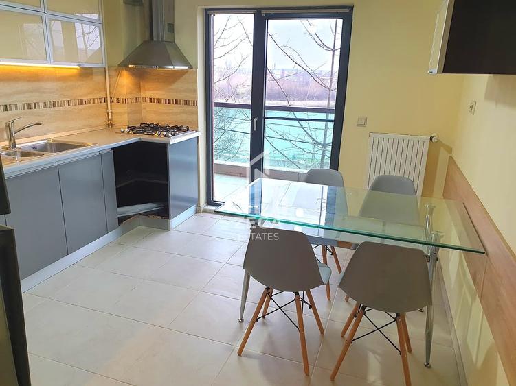 Apartament cu 4 camere decomandat, mobilat în Tei