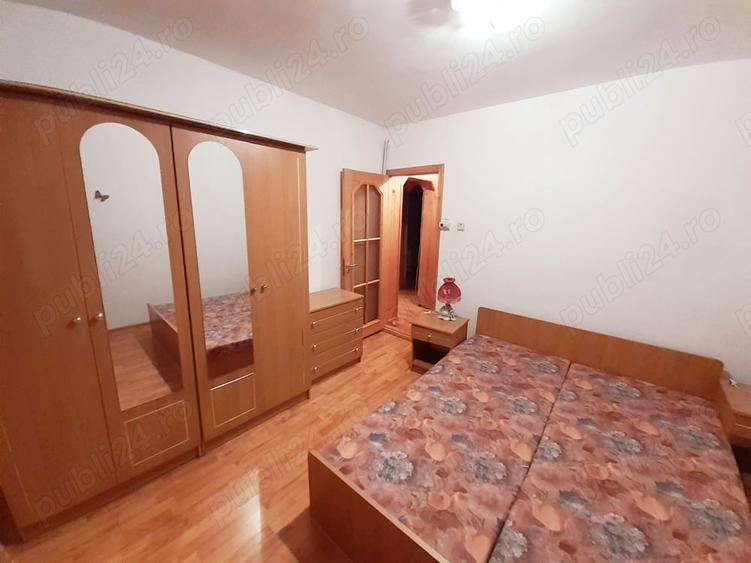 Apartament cu 3 camere decomandat în Berca