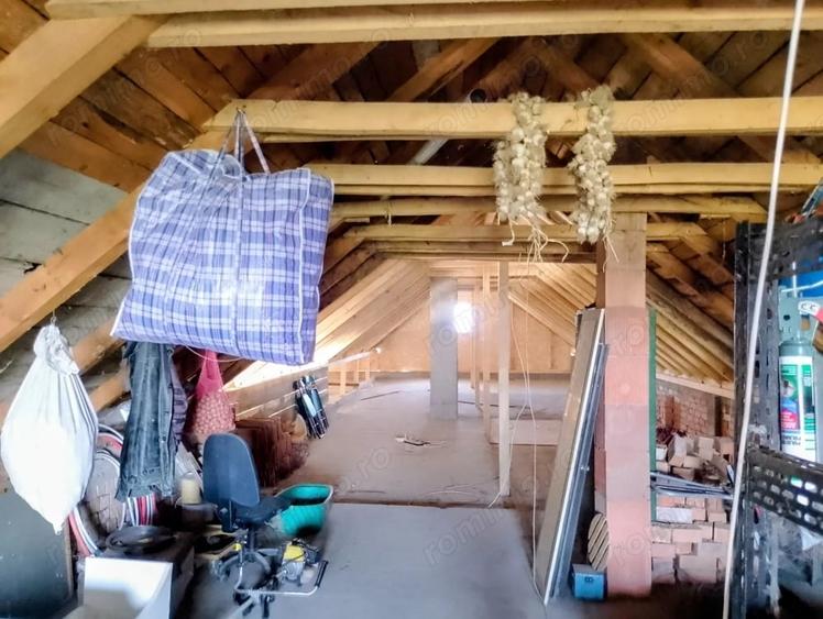 Casă individuală cu 5 camere cu Teren 1800 Mp în Chizătău