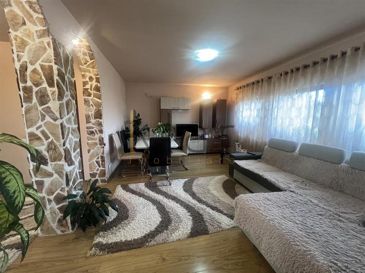 Casă individuală cu 6 camere cu Garaj în Dezmir