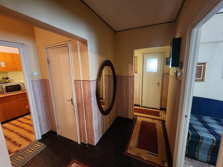 Apartament cu 3 camere decomandat în Tineretului