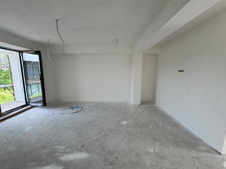 Garsonieră decomandată în Vest