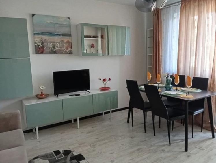 Apartament cu 3 camere decomandat, mobilat în Păcii