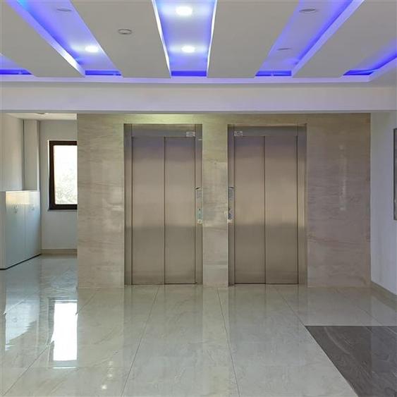 Apartament cu 3 camere decomandat, mobilat în Tractorul