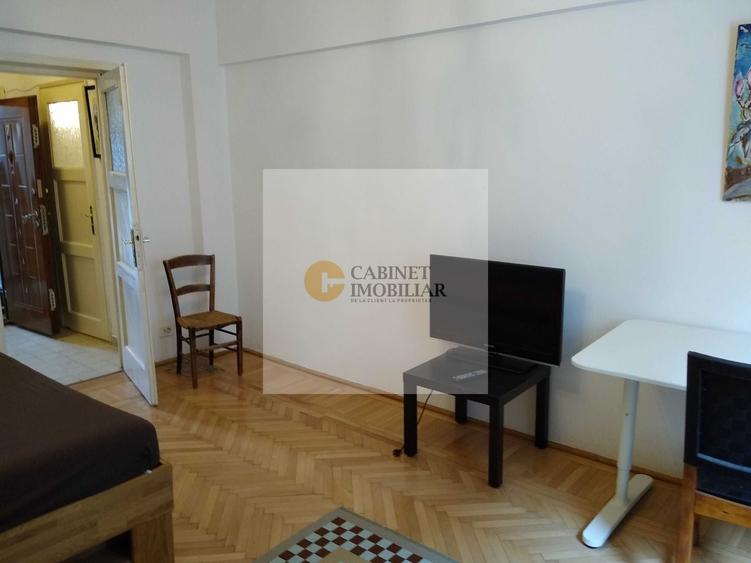 Garsonieră decomandată, mobilată în Universitate