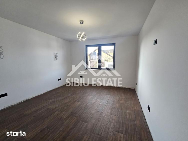 Casă cu 5 camere cu Teren 380 Mp în Șura Mică