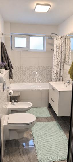 Apartament cu 3 camere decomandat, mobilat în Florești