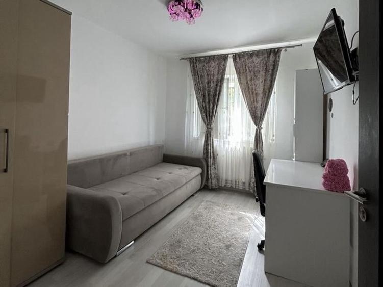 Apartament cu 3 camere decomandat, mobilat în Craiovița Nouă