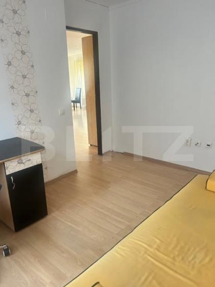 Apartament cu 3 camere semidecomandat, mobilat în Bună Ziua