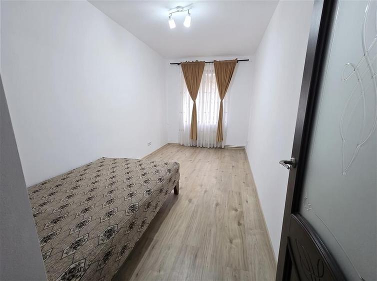 Apartament cu 3 camere decomandat, mobilat în George Enescu