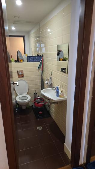Apartament cu 4 camere decomandat în Capitale