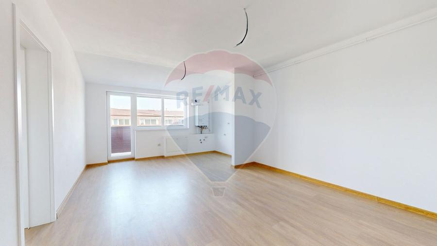 Apartament cu 2 camere semidecomandat în Sânpetru