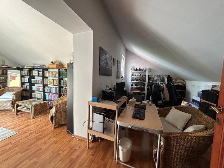 Casă cu 10 camere cu Teren 600 Mp în Prelungirea Ghencea