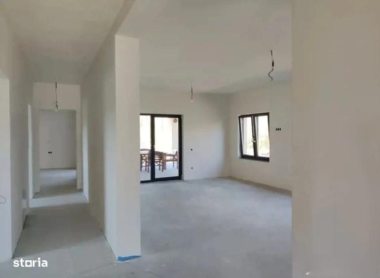 Casă cu 4 camere în Mera