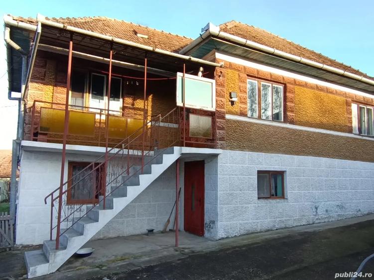 Casă cu 4 camere în Cara