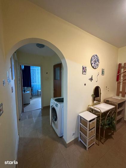 Apartament cu 3 camere decomandat în Titan