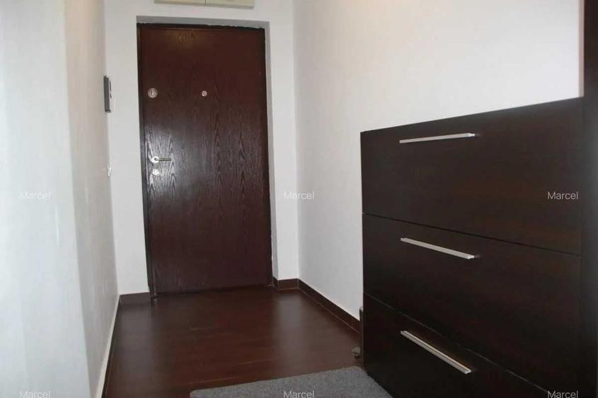 Apartament cu 3 camere semidecomandat în Herăstrău