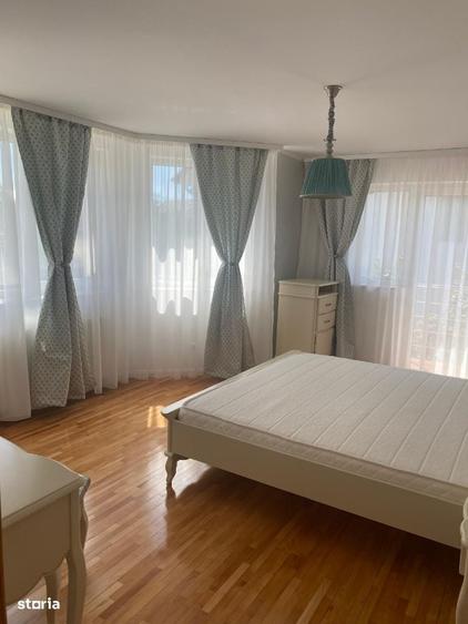 Casă cu 4 camere în Câmpului