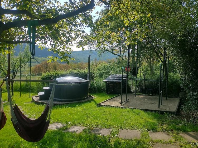Casă cu 1 camere cu Teren 7500 Mp în Bazna