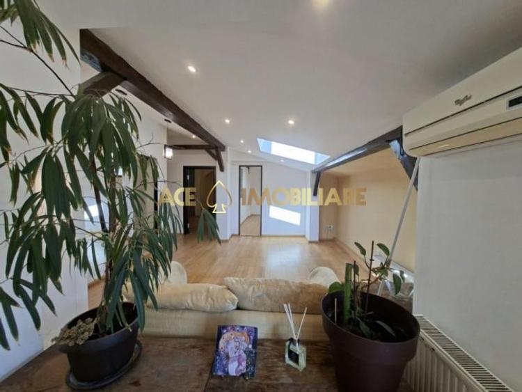 Apartament cu 3 camere semidecomandat, mobilat în Străulești