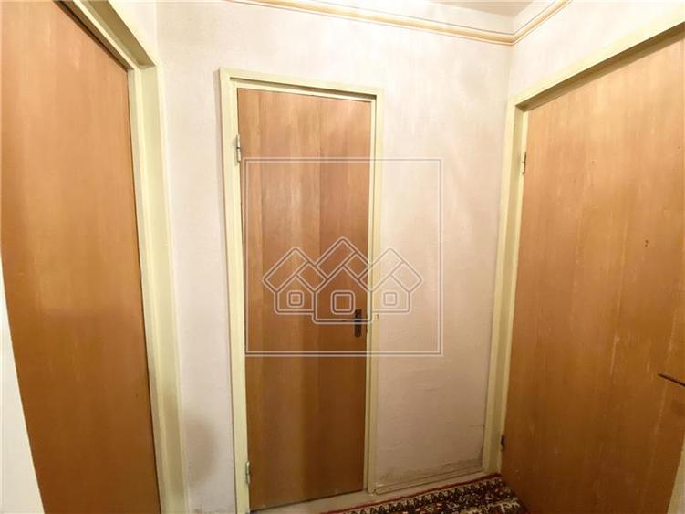 Apartament cu 2 camere semidecomandat, mobilat în Hipodrom 1