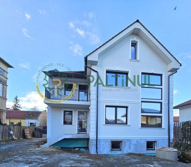 Casă individuală cu 10 camere cu Canalizare în Central