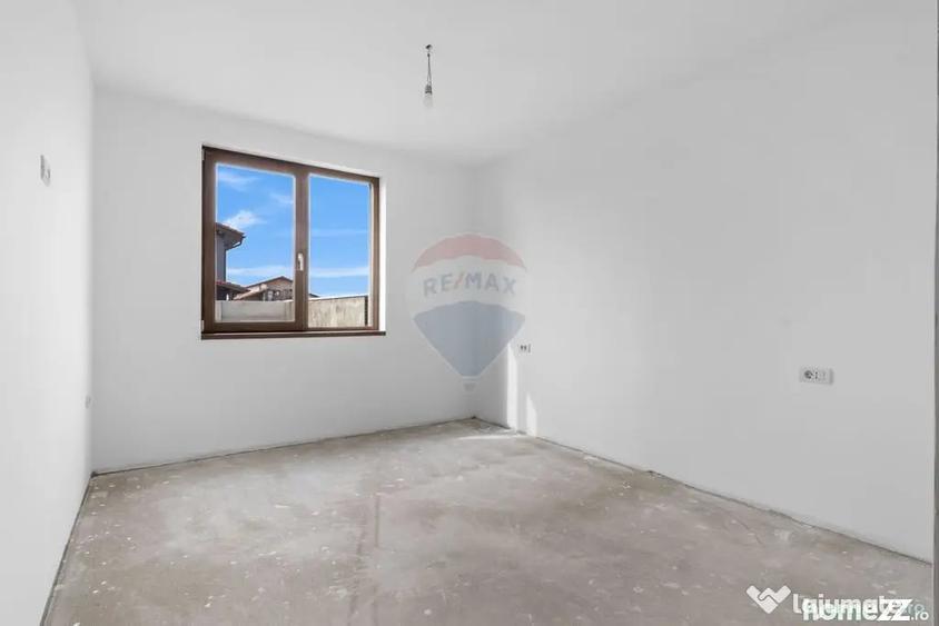 Casă cu 7 camere cu Teren 437 Mp în Livada
