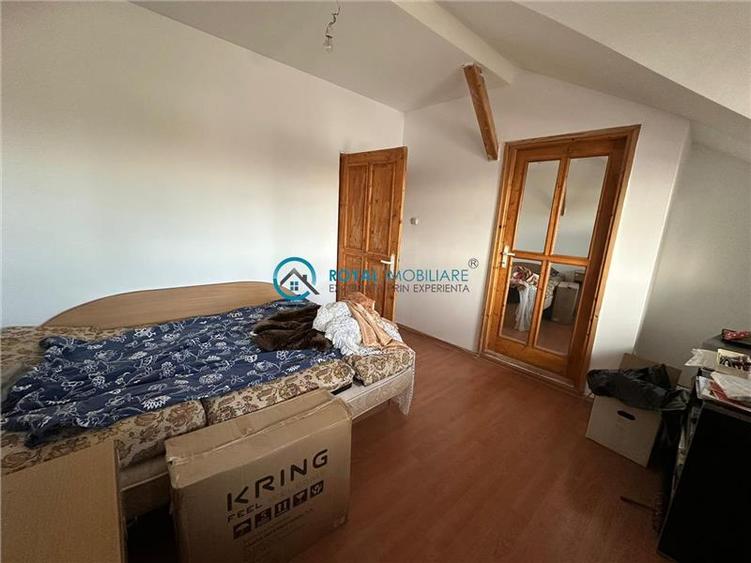 Casă individuală cu 6 camere cu Garaj în Central