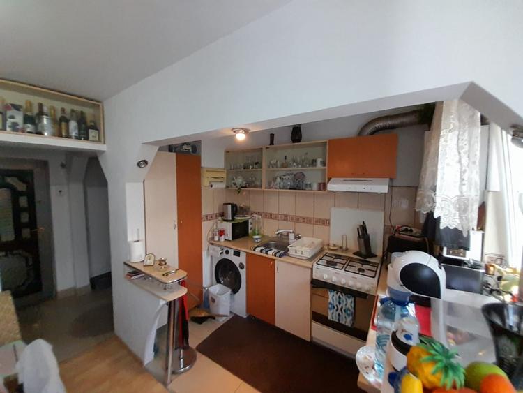 Apartament cu 2 camere semidecomandat, mobilat în Decebal