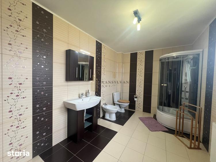 Casă cu 5 camere cu Teren 1000 Mp în Central