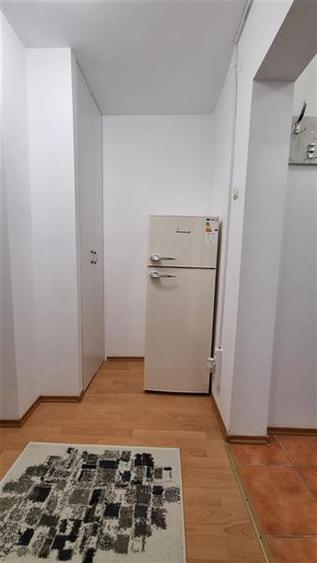 Garsonieră decomandată, mobilată în Micro 20