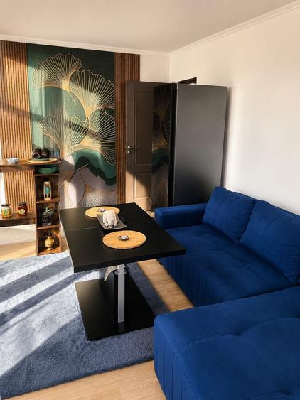 Apartament cu 3 camere semidecomandat în Tomis Nord