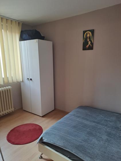 Apartament cu 3 camere semidecomandat în Dacia