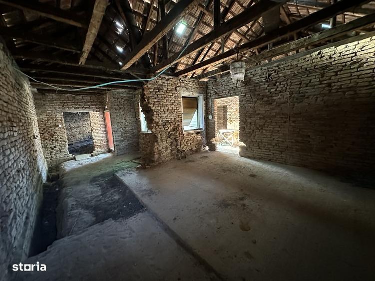 Casa 4 camere, la Rosu Interior - 7