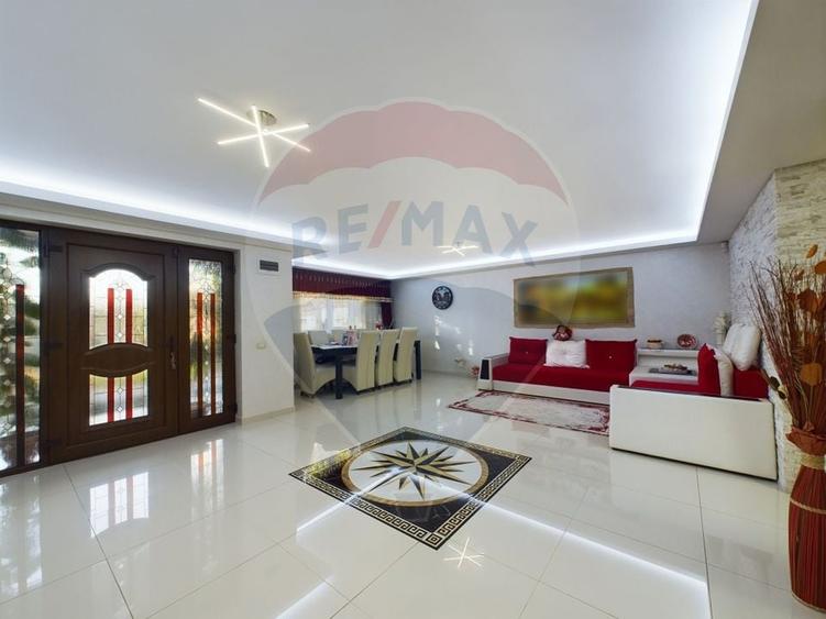 Casă cu 6 camere cu Teren 300 Mp în 23 August (Cațelul)