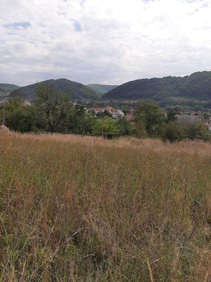 Teren de 4700 mp, în Central