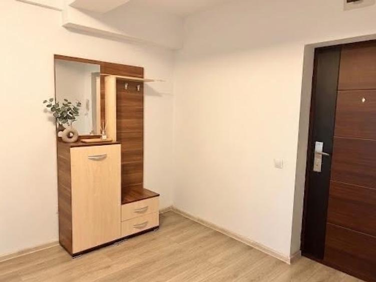 Apartament cu 3 camere semidecomandat în Șelimbăr