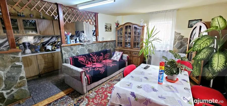 Casă cu 7 camere cu Teren 1346 Mp în Central
