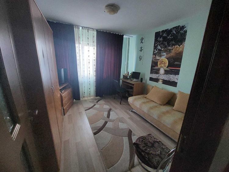 Apartament cu 3 camere decomandat în Alecu Russo